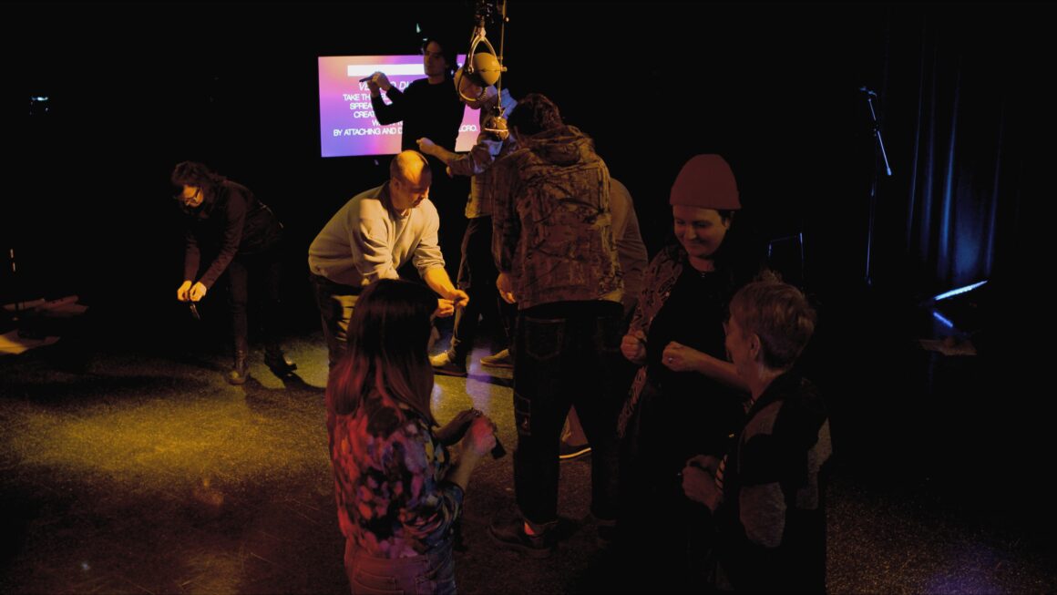 On marche dans cette pièce © Micaëlle Lemire, Hexagram.